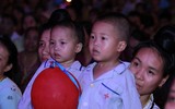 Sân khấu độc đáo làm từ hơn 10.000 bông hoa loa kèn tại Viện Huyết học